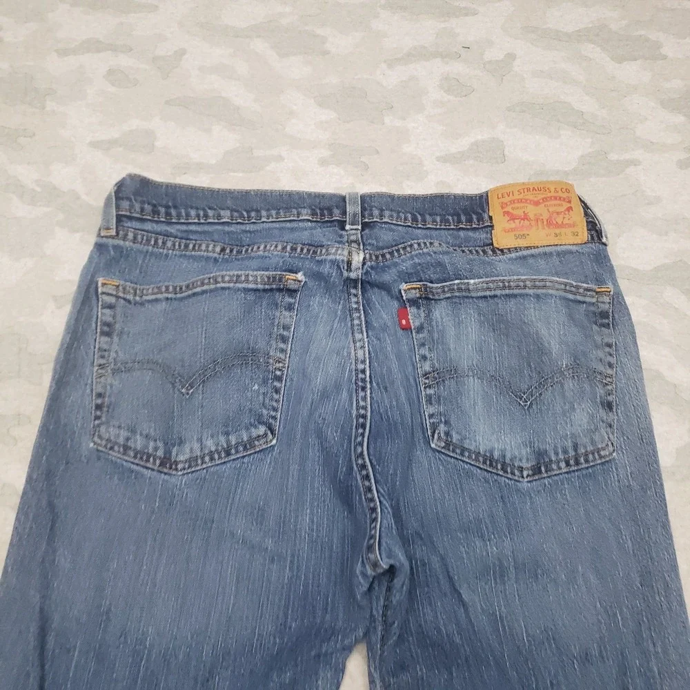 Levis 505 Jeans Mens 38x32 Blue Straight Leg‎ Pockets Denim Medium Wash